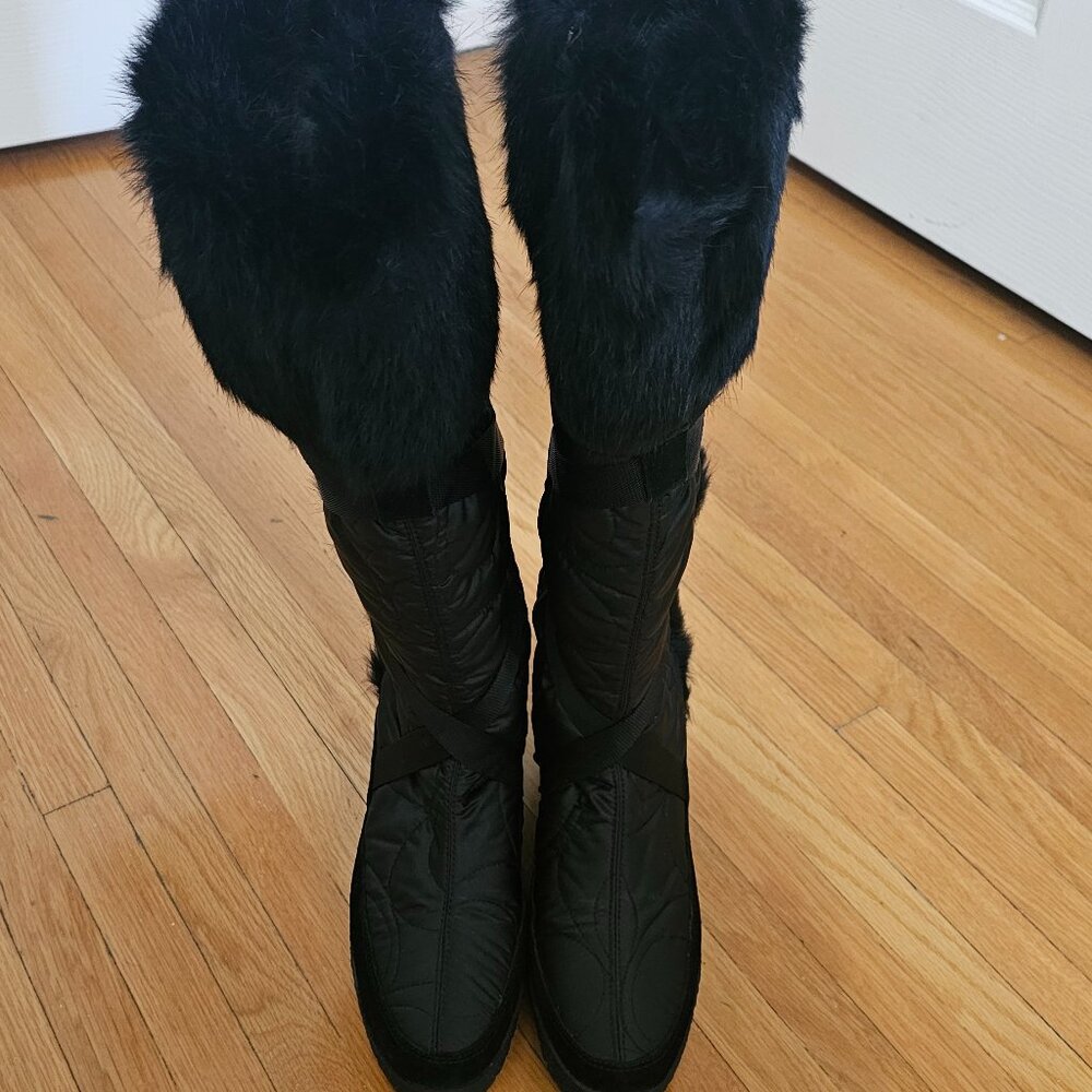 Coach Black Quilted Winter Boots Faux Fur Trim Buckle Strap Women’s Size 7.5